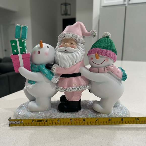 🆕 Christmas Resin Holiday Decor – Pink Santa & Snowmen Figurine! - Picture 5 of 7